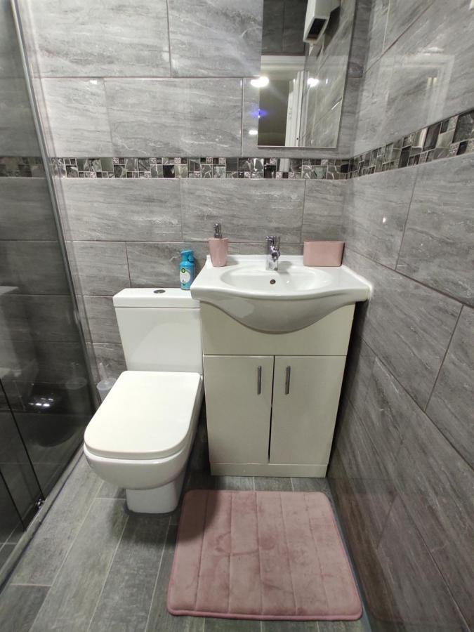 Double Size Bedroom Near Nec, Airport,city Centre Homestay