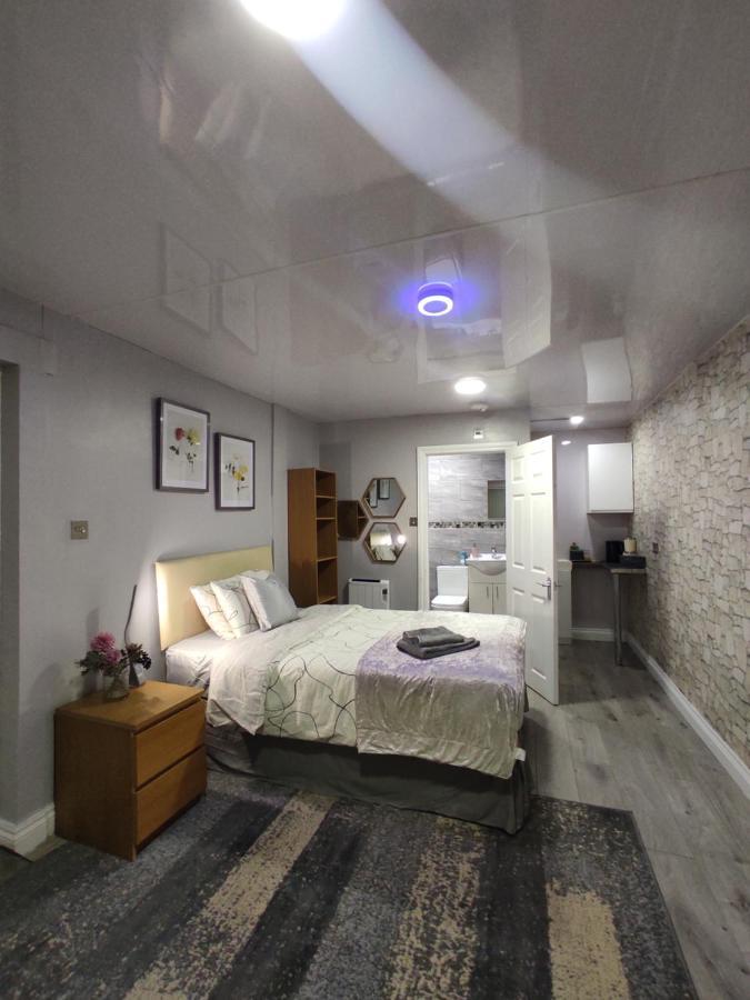 Homestay Double Size Bedroom Near Nec, Airport,city Centre