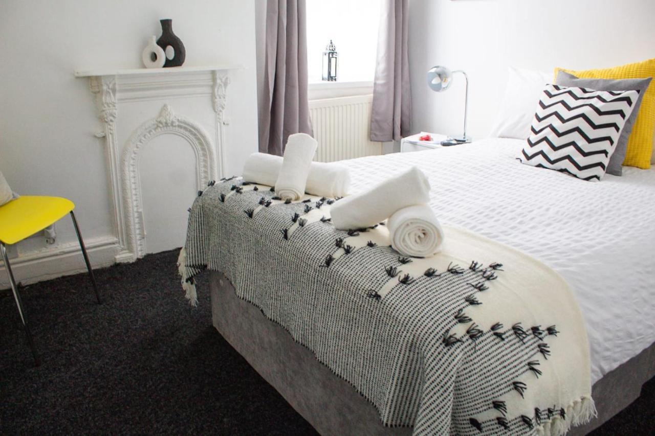 Shm Stays: Convenient Long-term Hub Near & Airport Birmingham