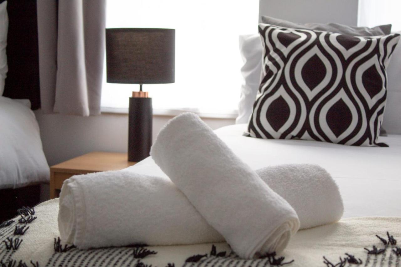 Homestay Shm Stays: Convenient Long-term Hub Near & Airport Birmingham