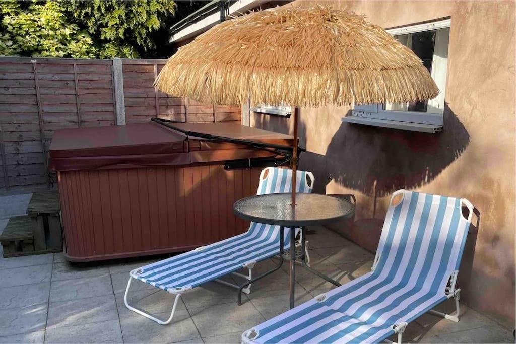 Jacuzzi Getaway With Sauna And Super King Bed Birmingham