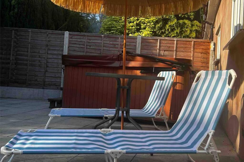 Apartment Jacuzzi Getaway With Sauna And Super King Bed Birmingham