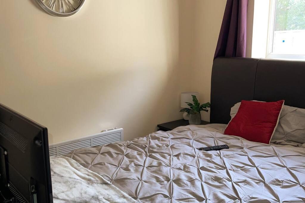 Jacuzzi Getaway With Sauna And Super King Bed Apartment Birmingham