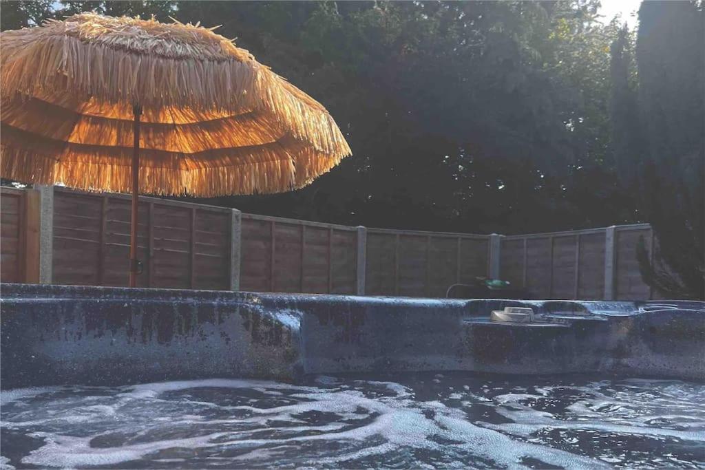 Jacuzzi Getaway With Sauna And Super King Bed Apartment Birmingham