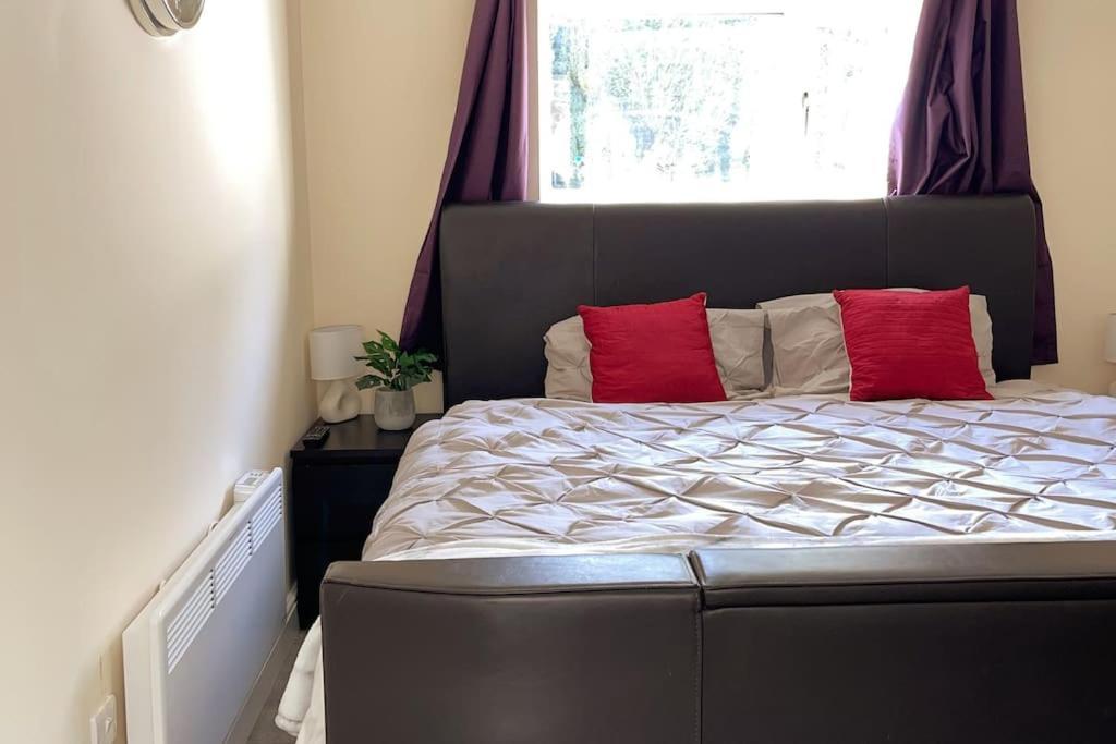 Jacuzzi Getaway With Sauna And Super King Bed Apartment