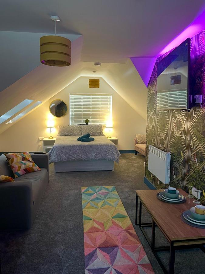 Vibrant & Modern In Apartment Birmingham