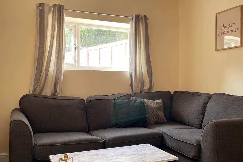 Jacuzzi Getaway With Sauna And Super King Bed Birmingham