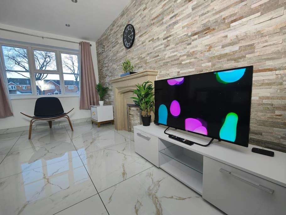 Tyburn Home, With Free Parking *