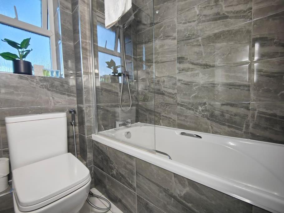 Tyburn Home, With Free Parking * Birmingham