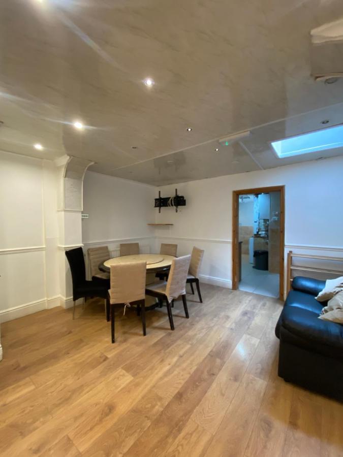 Base: Tranquil In The Heart Of Holiday home Birmingham