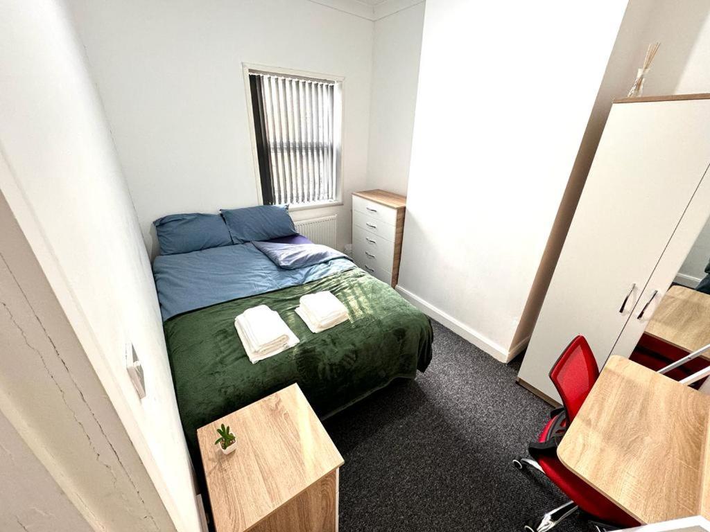 Guest house Three Rose Manor At Warwick Road Near Airport Birmingham