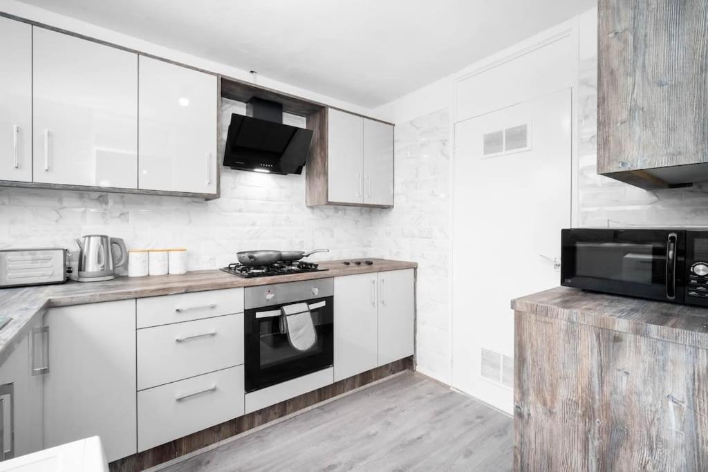 Jlr,nec,b'ham Airport,entire House,wi-fi,netflix *