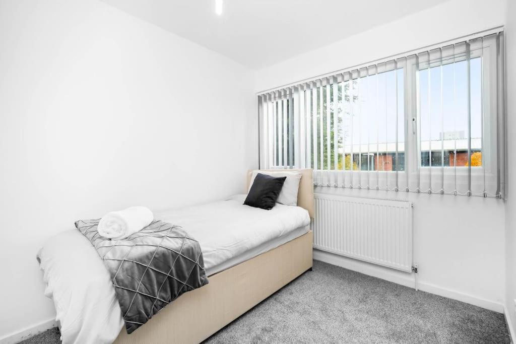Jlr,nec,b'ham Airport,entire House,wi-fi,netflix