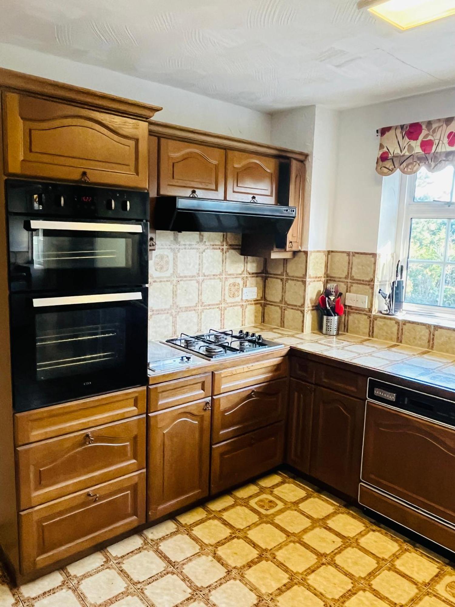 Unwind In Comfort At Cosy Caradus Your 4 Bedroom Sweet Home!