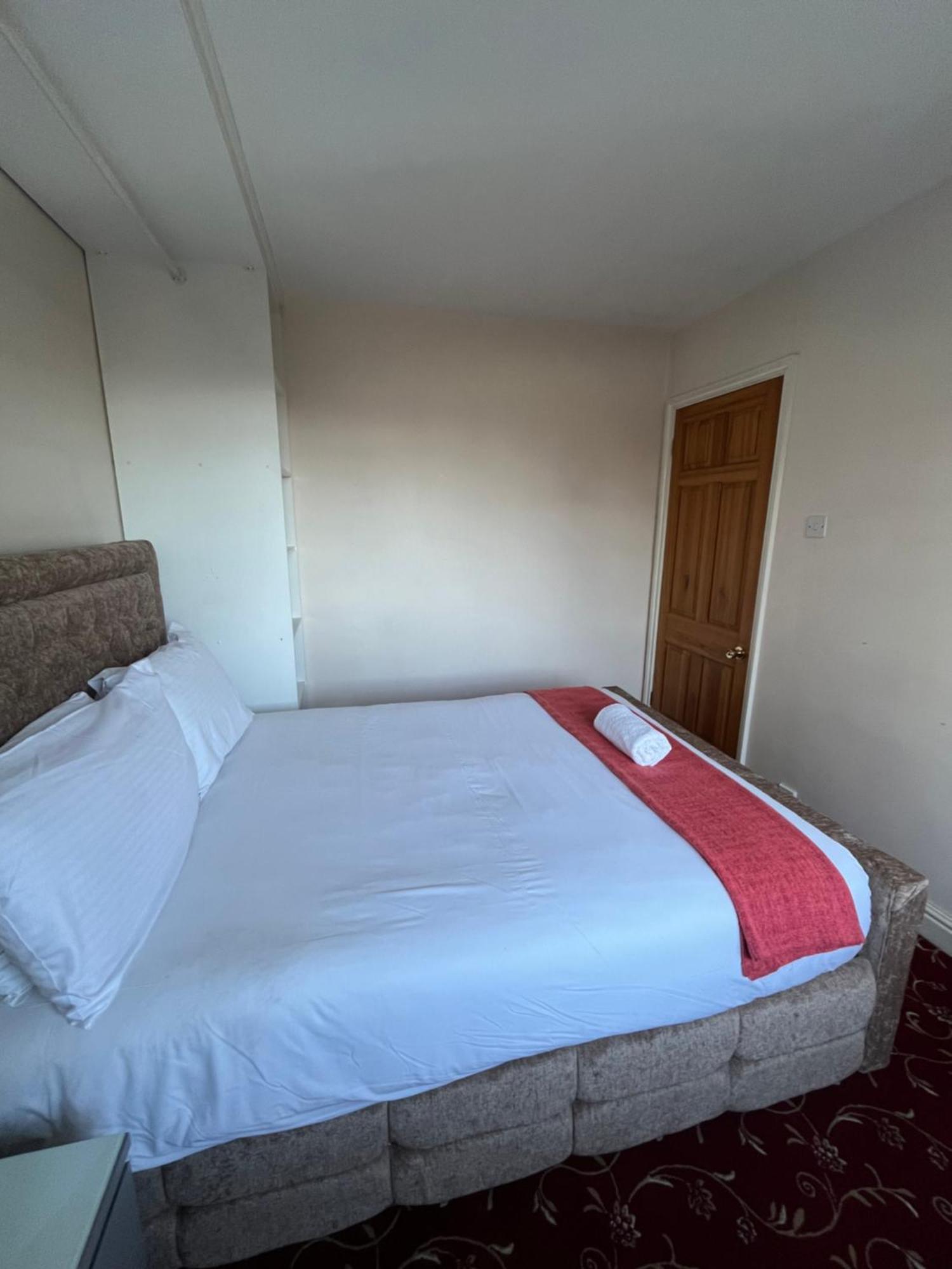 Unwind In Comfort At Cosy Caradus Your 4 Bedroom Sweet Home! * Birmingham
