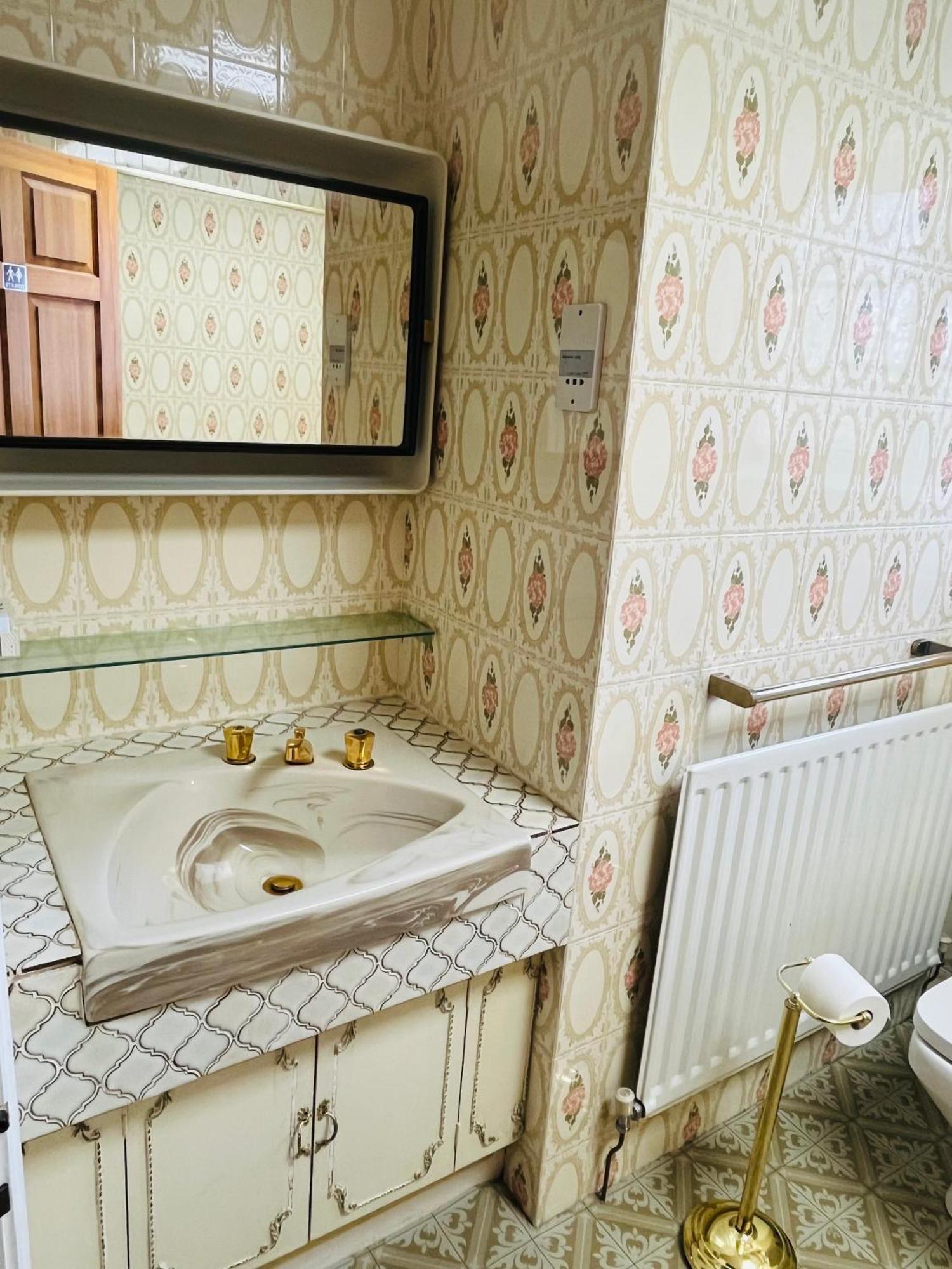 Unwind In Comfort At Cosy Caradus Your 4 Bedroom Sweet Home! Villa *