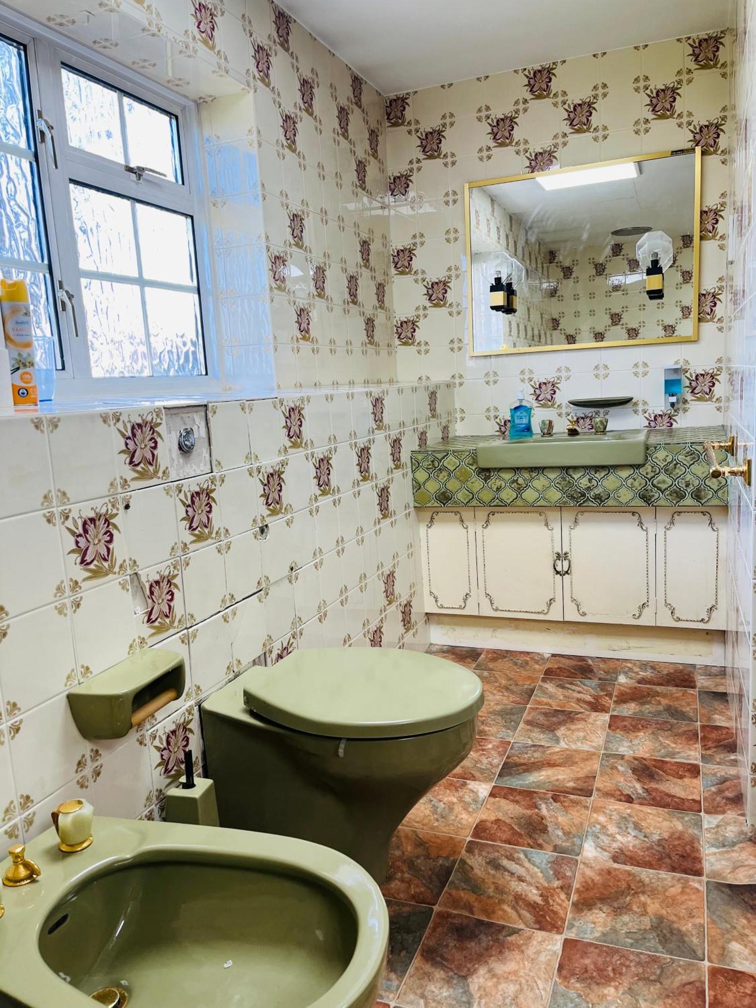 Unwind In Comfort At Cosy Caradus Your 4 Bedroom Sweet Home! * Birmingham