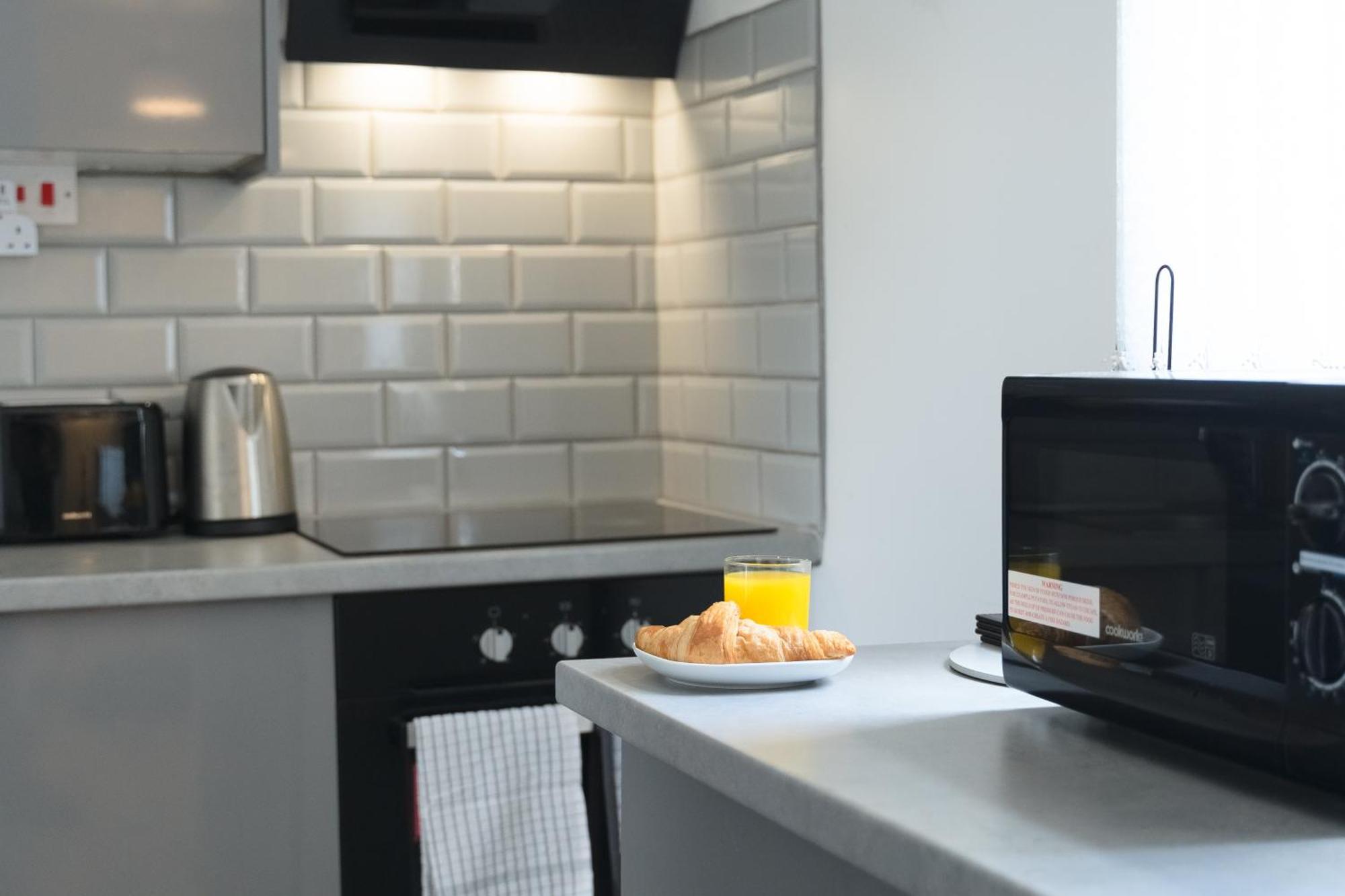 Apex Apartment *
