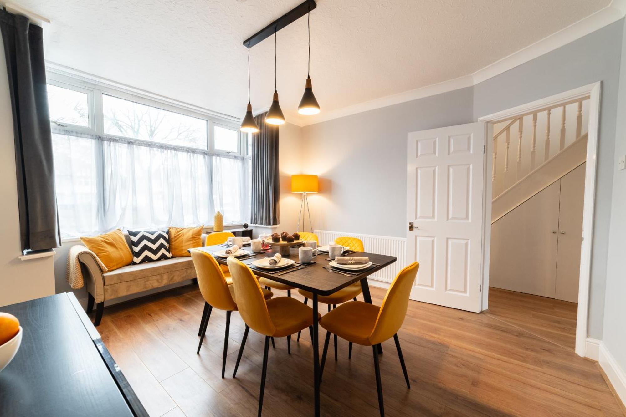 Modern 3-bed, Garden, Fast Wifi, Family, Contractors *