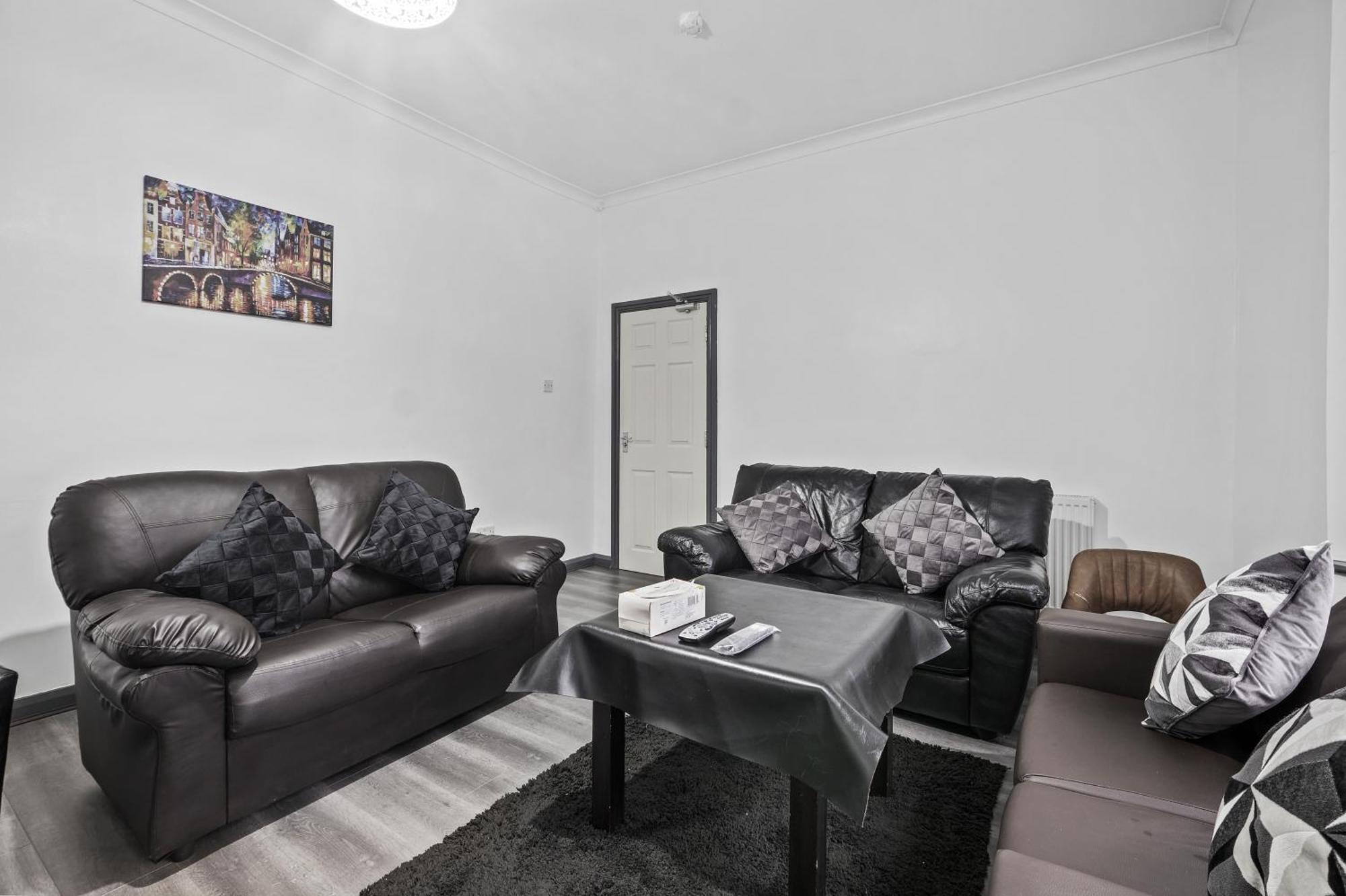 Stunning 5bed House In Contractors Also