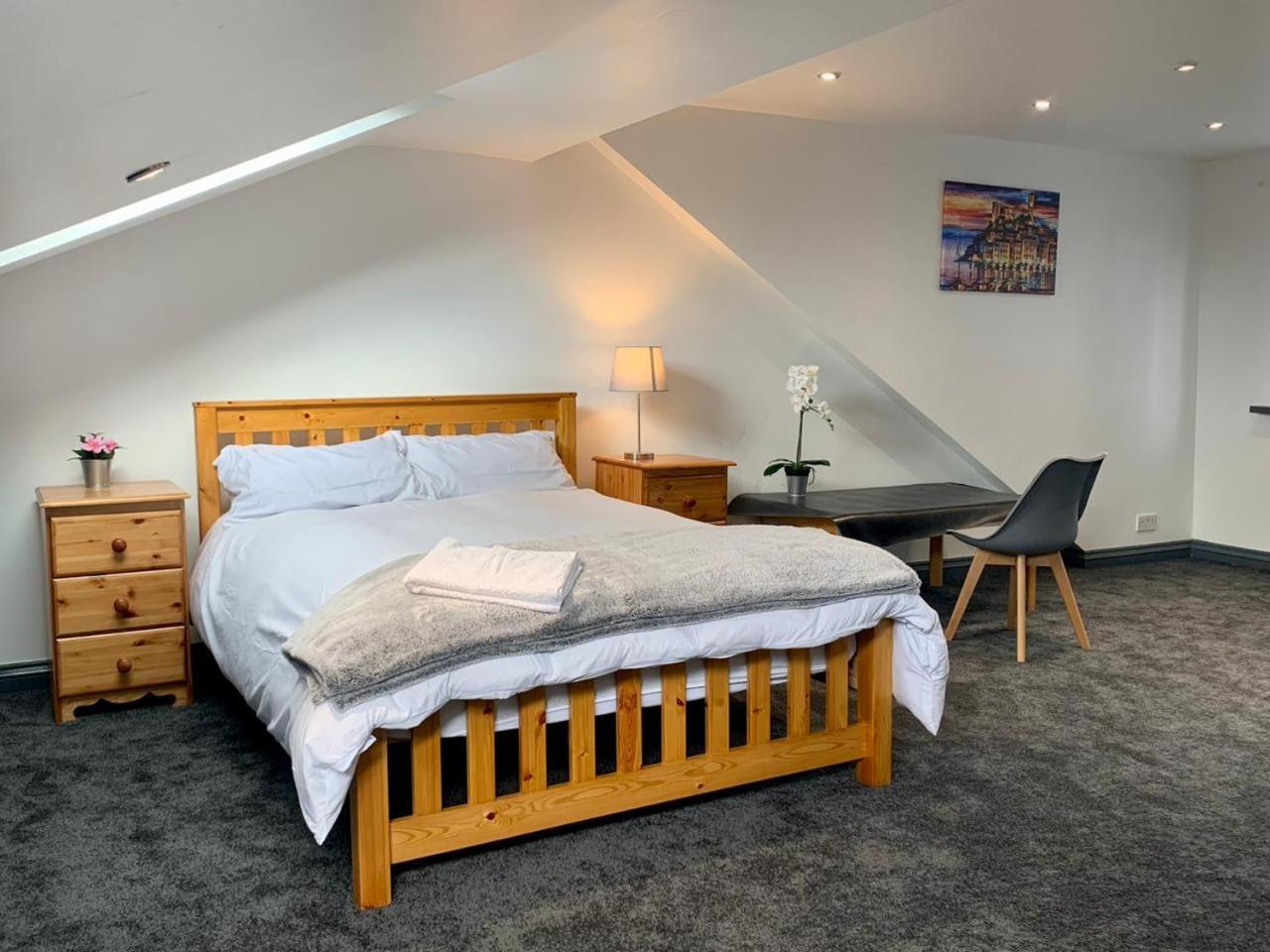 Holiday home Stunning 5bed House In Contractors Also Birmingham
