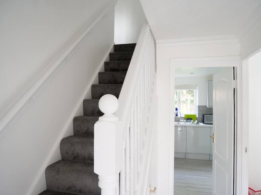 Cosy Four Bed With En-suite Near To Nec Airport And The *