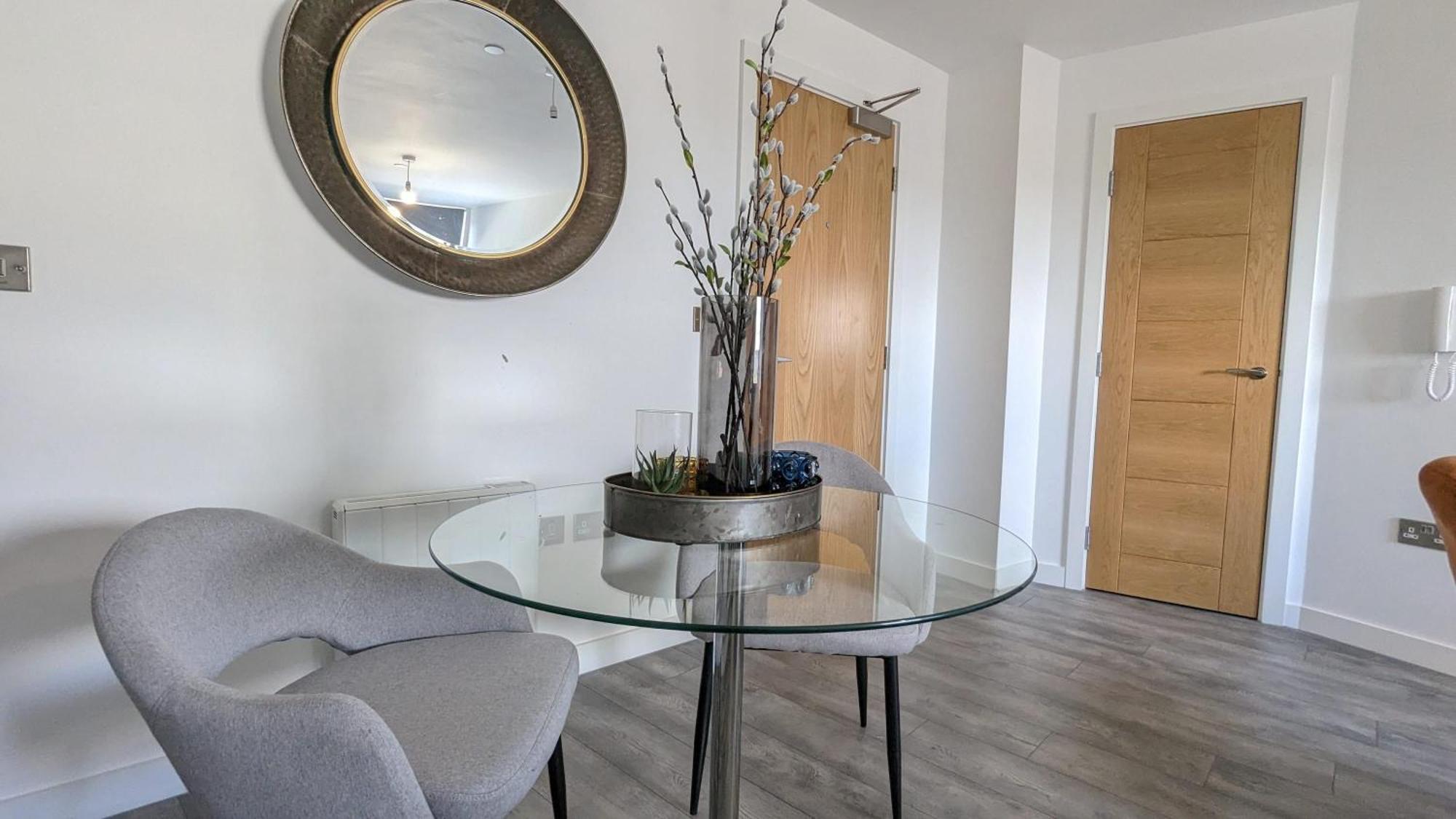 Modern 1 Bed Apt - 15 Mins To Solihull Centre Apartment *