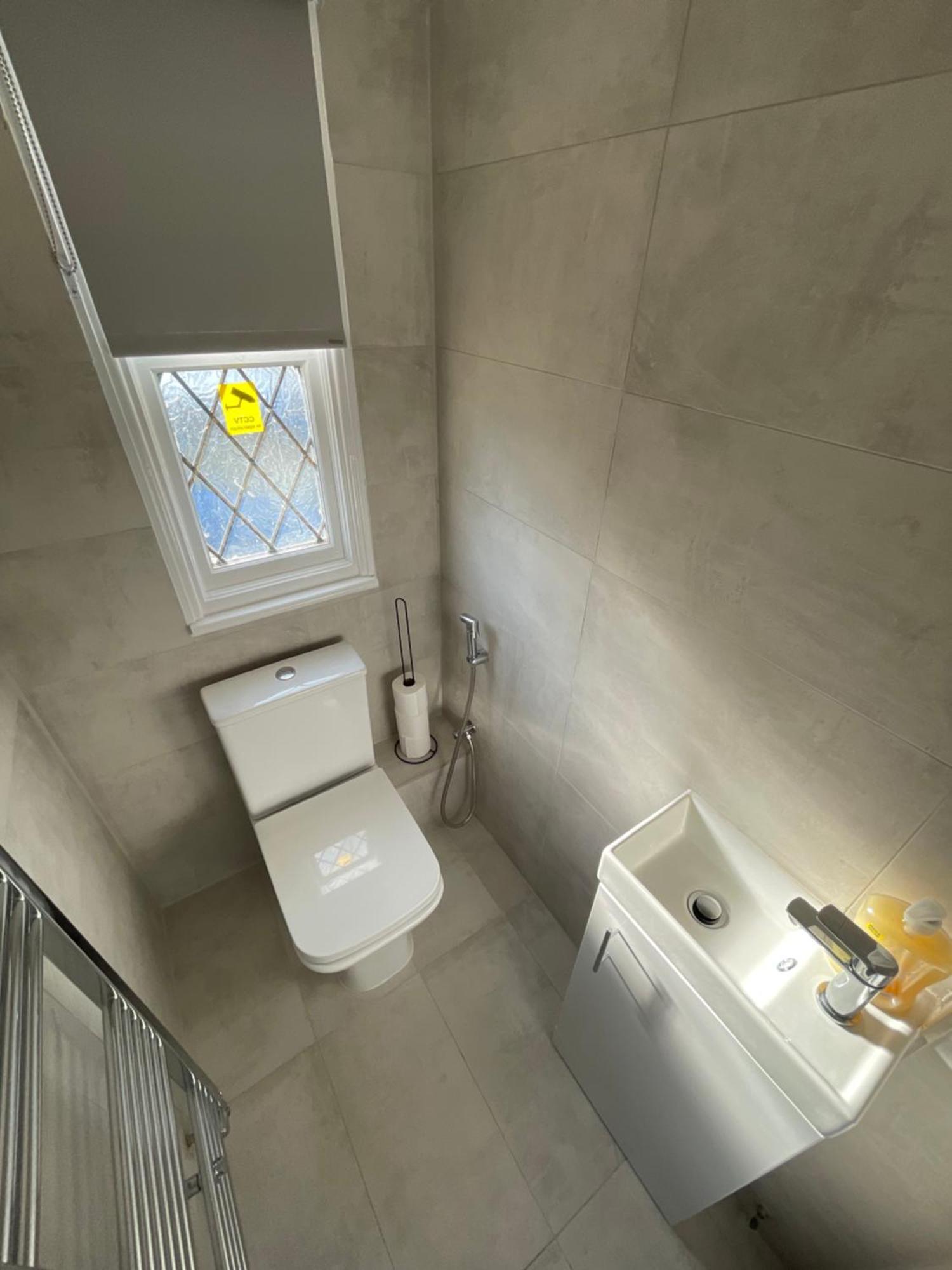 Stylish! 3 Bedroom Centre + Free Parking *