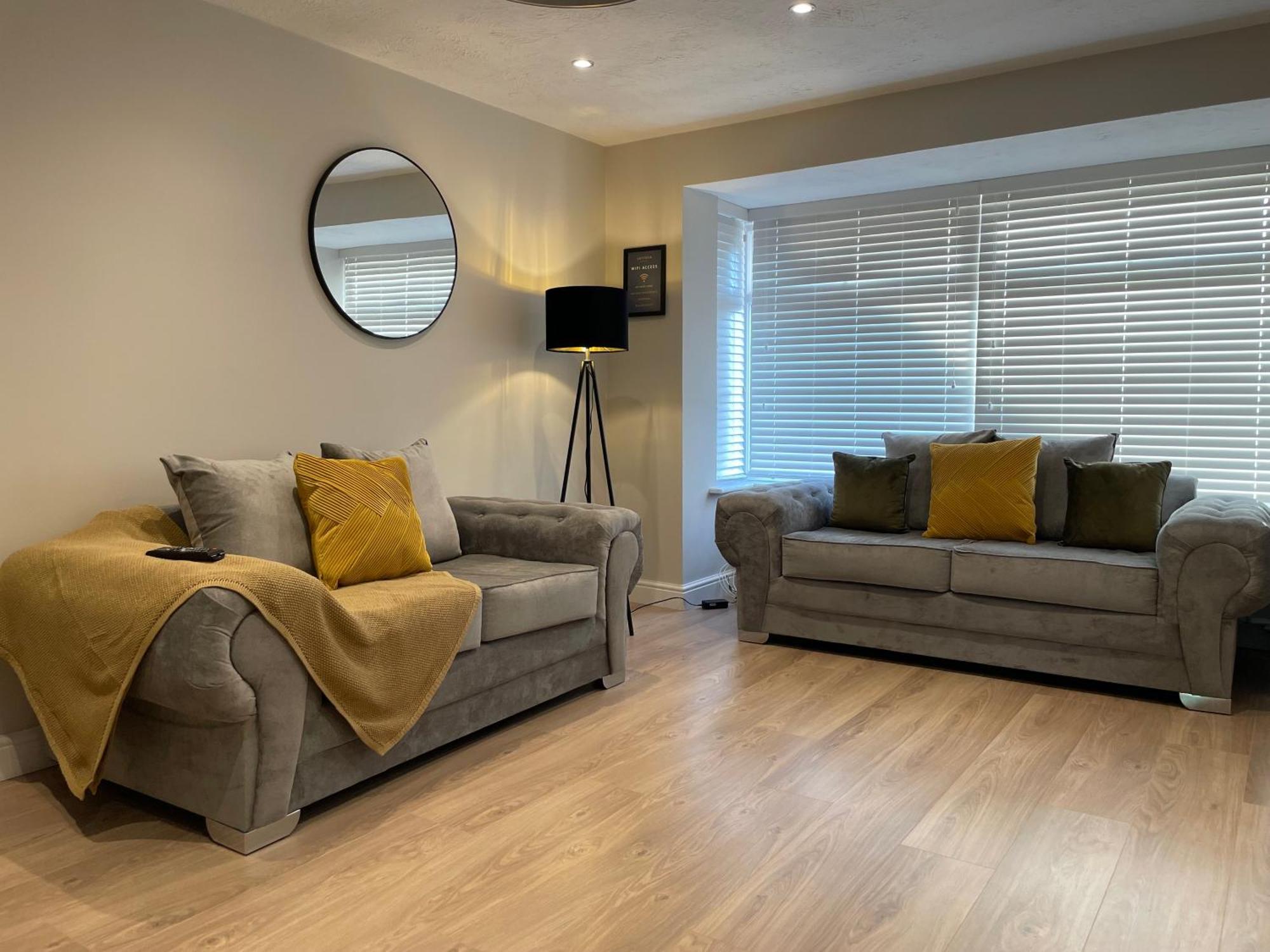 Stylish! 3 Bedroom Centre + Free Parking