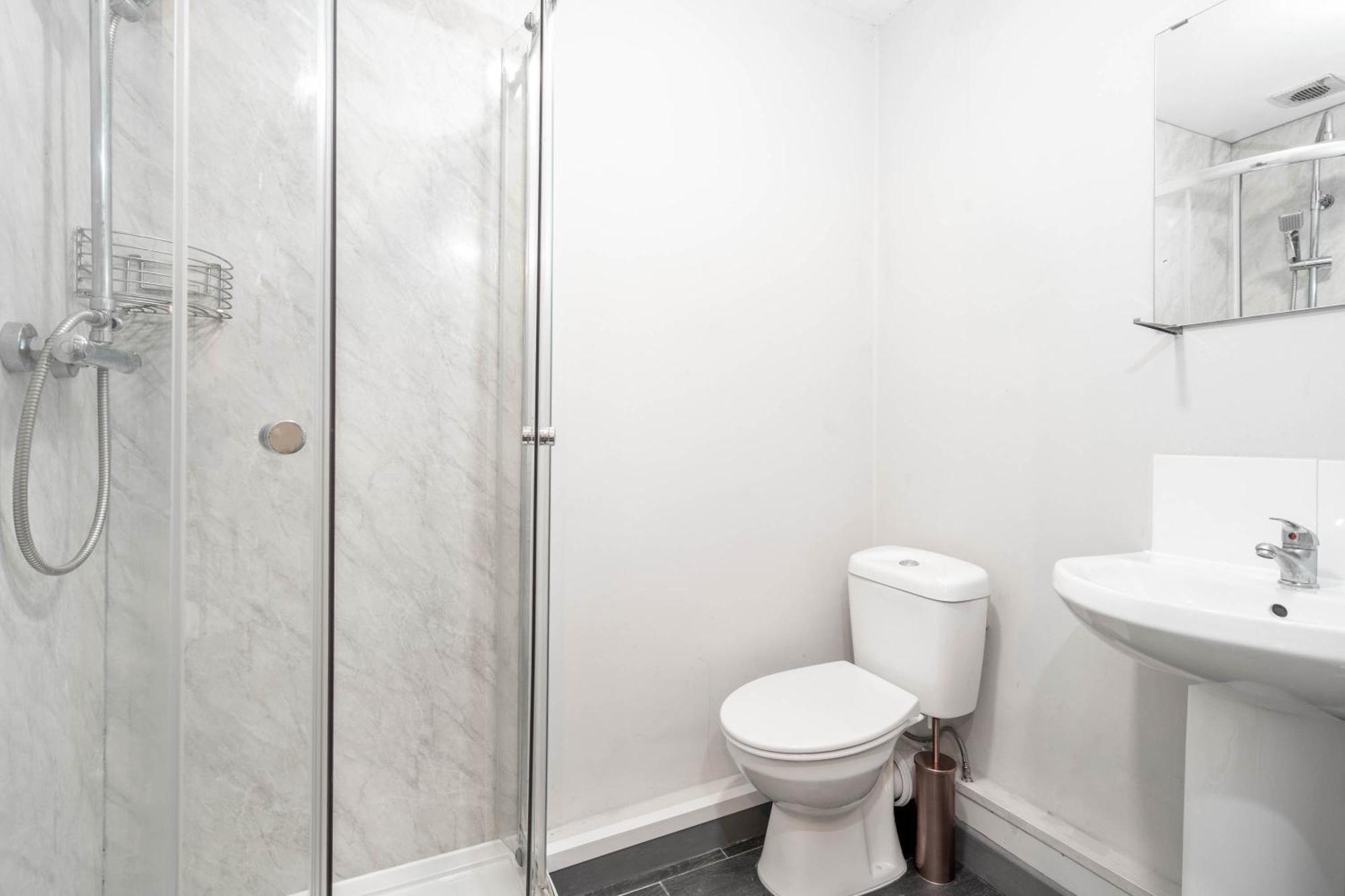 Holiday home Five Bedroom House - Five Bathrooms - Off-street Parking - Garden - 376m Birmingham