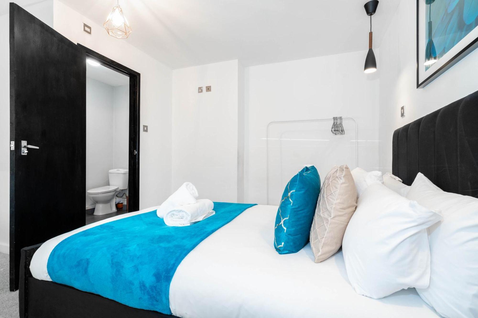 Holiday home Five Bedroom House - Five Bathrooms - Off-street Parking - Garden - 376m