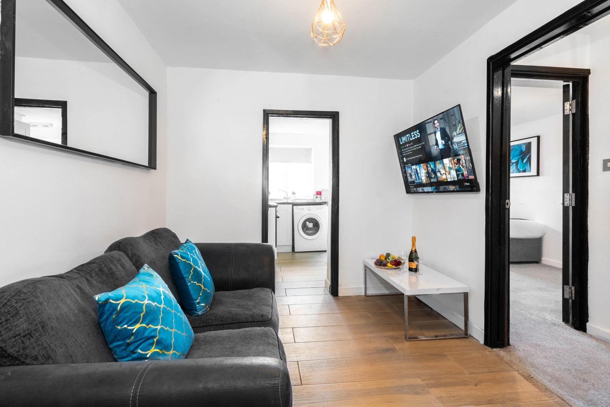 Holiday home Five Bedroom House - Five Bathrooms - Off-street Parking - Garden - 376m