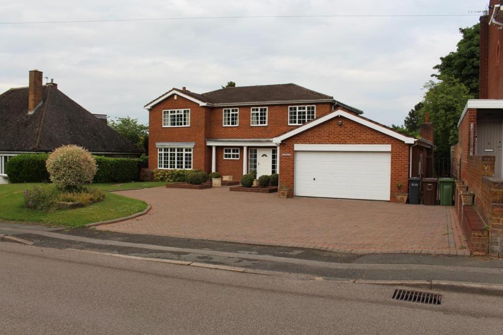 Unwind In Comfort At Cosy Caradus Your 4 Bedroom Sweet Home! Villa Birmingham