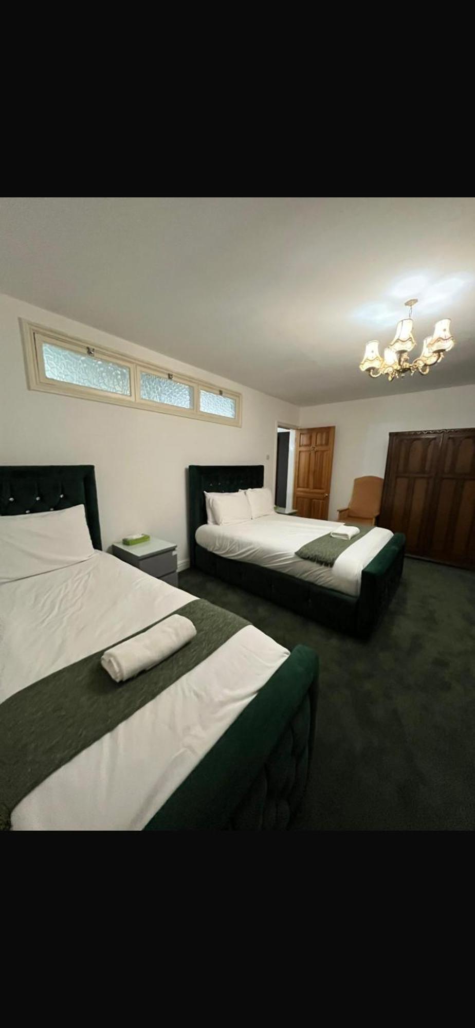 Unwind In Comfort At Cosy Caradus Your 4 Bedroom Sweet Home! Birmingham