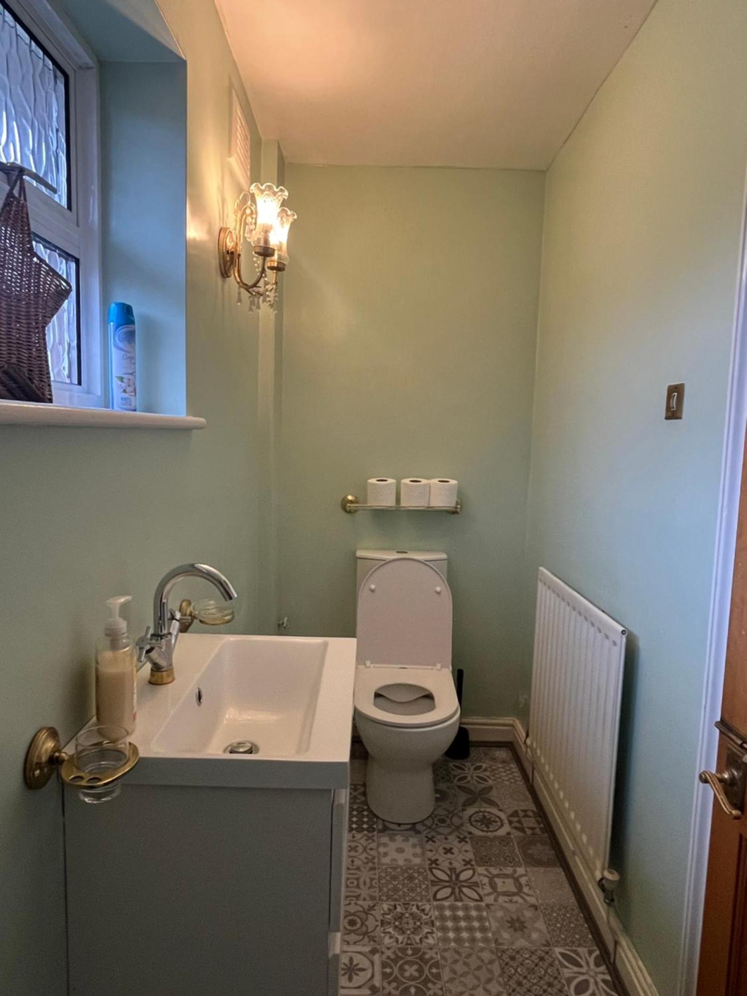 Unwind In Comfort At Cosy Caradus Your 4 Bedroom Sweet Home! * Birmingham