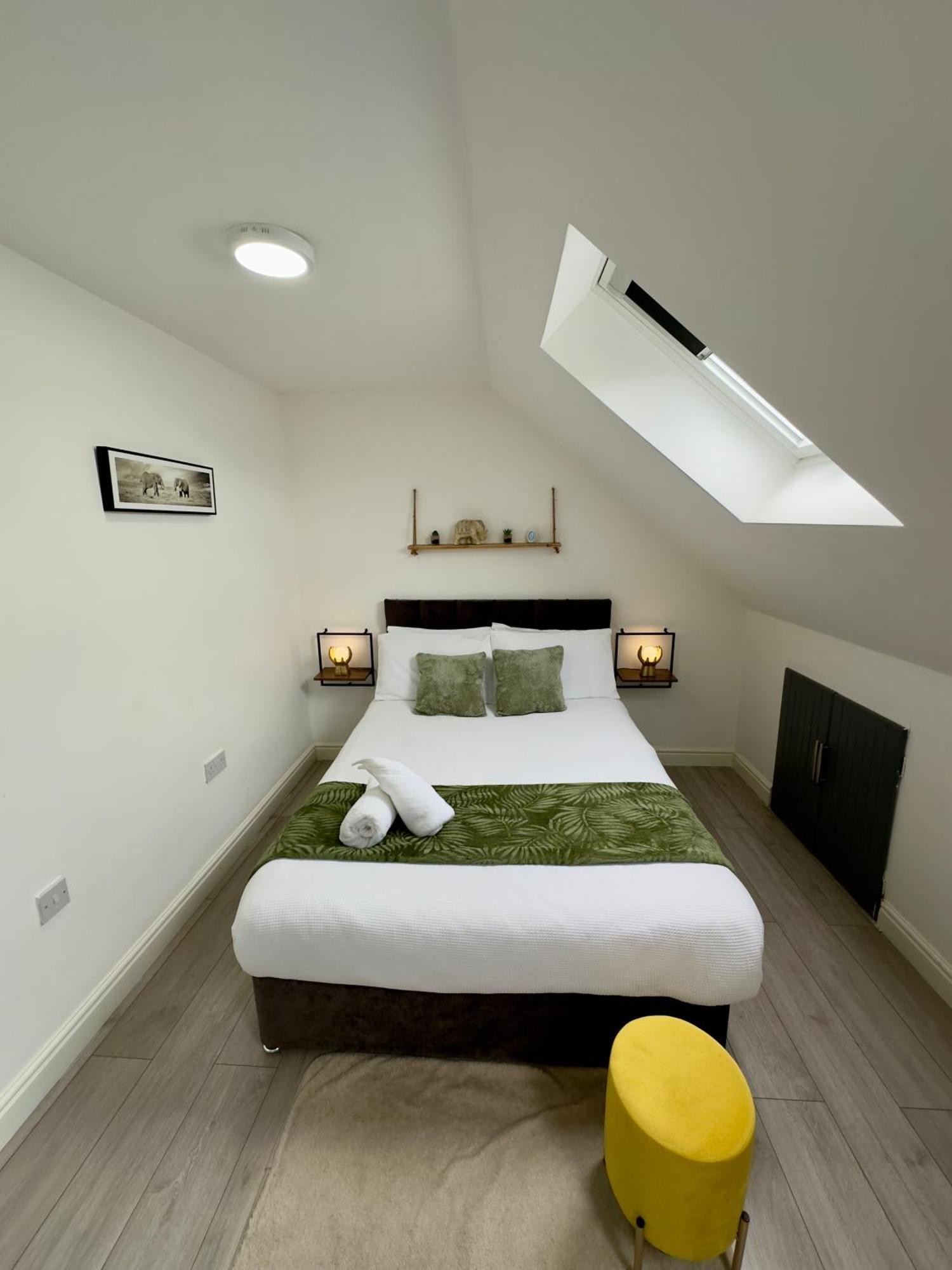 Apartment Cosy 3 Bed Near Airport & Nec Perfect For Groups & Contractors! *