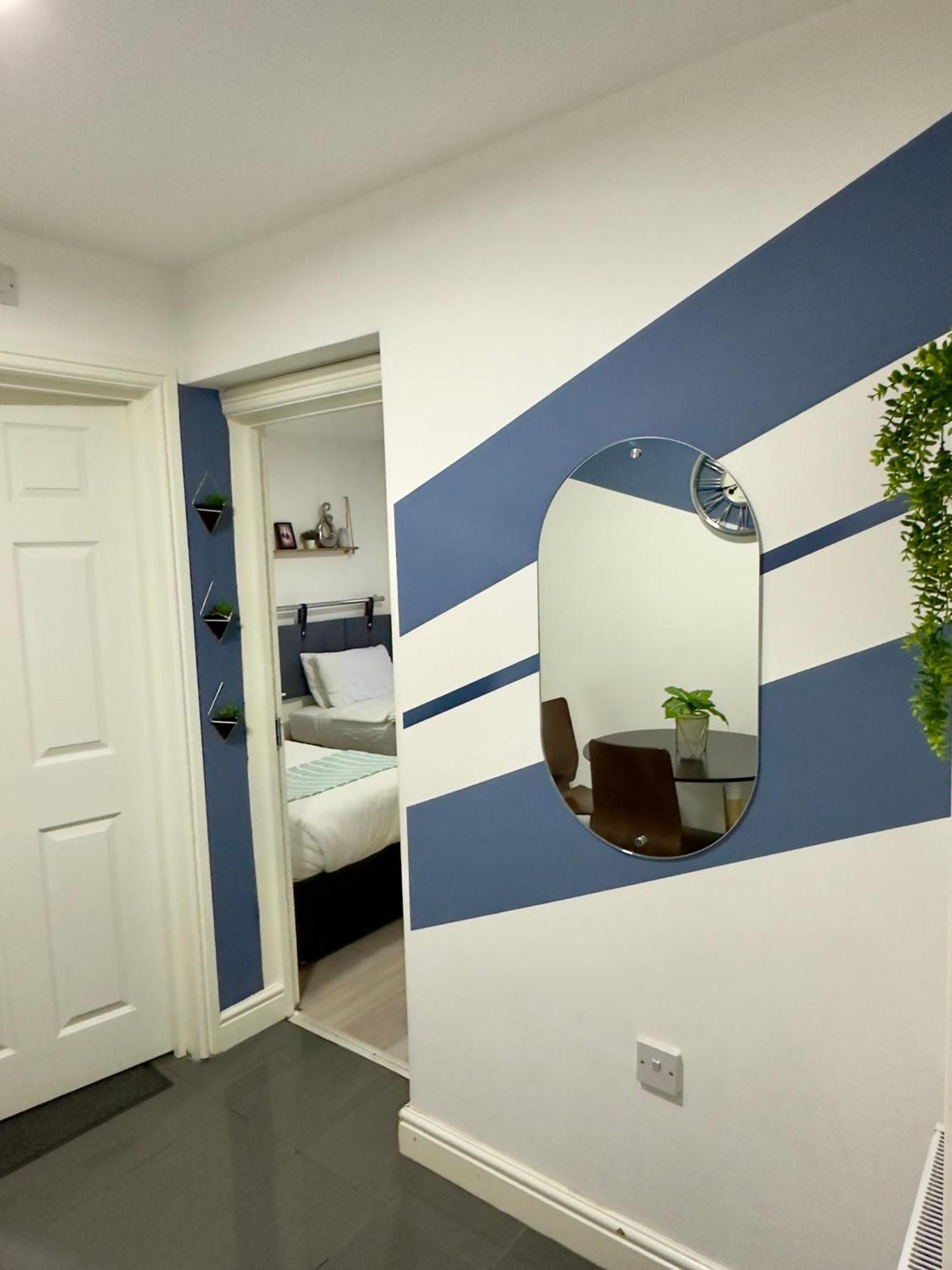 Apartment Large 7 Bedrooms Split-level Flat Sleeps Up To 14