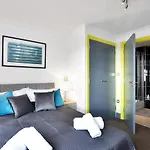 Xclusive Living Stay In City Centre, The Qube