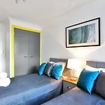 Xclusive Living Stay In City Centre, The Qube