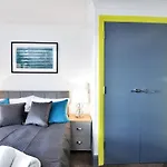 Xclusive Living Stay In City Centre, The Qube