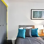 Xclusive Living Stay In City Centre, The Qube