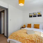 Stay Near Airport & Nec, The Leyburn