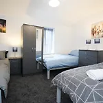 Birmingham Coplow, 3 Bedrooms House, With 6 Beds, 2X Doubles Beds, 3X Singles Beds And 1 Sofa-Bed,Sleeps People