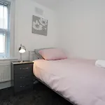 Birmingham Coplow, 3 Bedrooms House, With 6 Beds, 2X Doubles Beds, 3X Singles Beds And 1 Sofa-Bed,Sleeps People