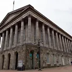 Tudors Esuites City Centre Apartment