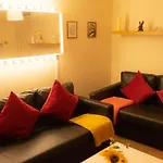 Modern And Cosy Apartment With Free Car Park And Free Wifi !!!