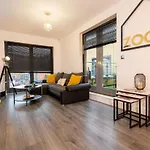 Luxe Place - Netflix & Workspace For 6