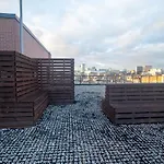New Build - Luxury Apartment - Huge Balcony - Roof Top Terrace - Digbeth, Birmingham City Centre - Free Netflix, Smart Tv & Alexa
