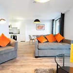 New Build - Luxury Apartment - Huge Balcony - Roof Top Terrace - Digbeth, Birmingham City Centre - Free Netflix, Smart Tv & Alexa