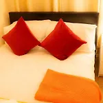 Modern And Cosy Apartment With Free Car Park And Free Wifi !!!